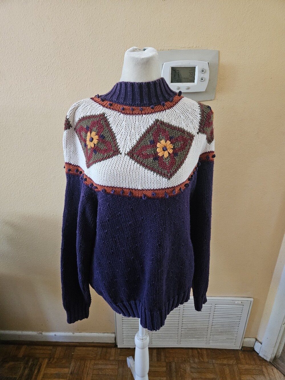 Van Heusen Purple Pullover with White Floral Yoke 80s 90s Vintagd Fall Sweater L